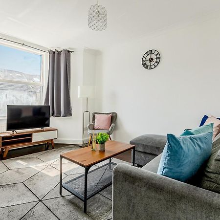 Bright 2Br Flat, Forest Gate, East Лондон Екстериор снимка