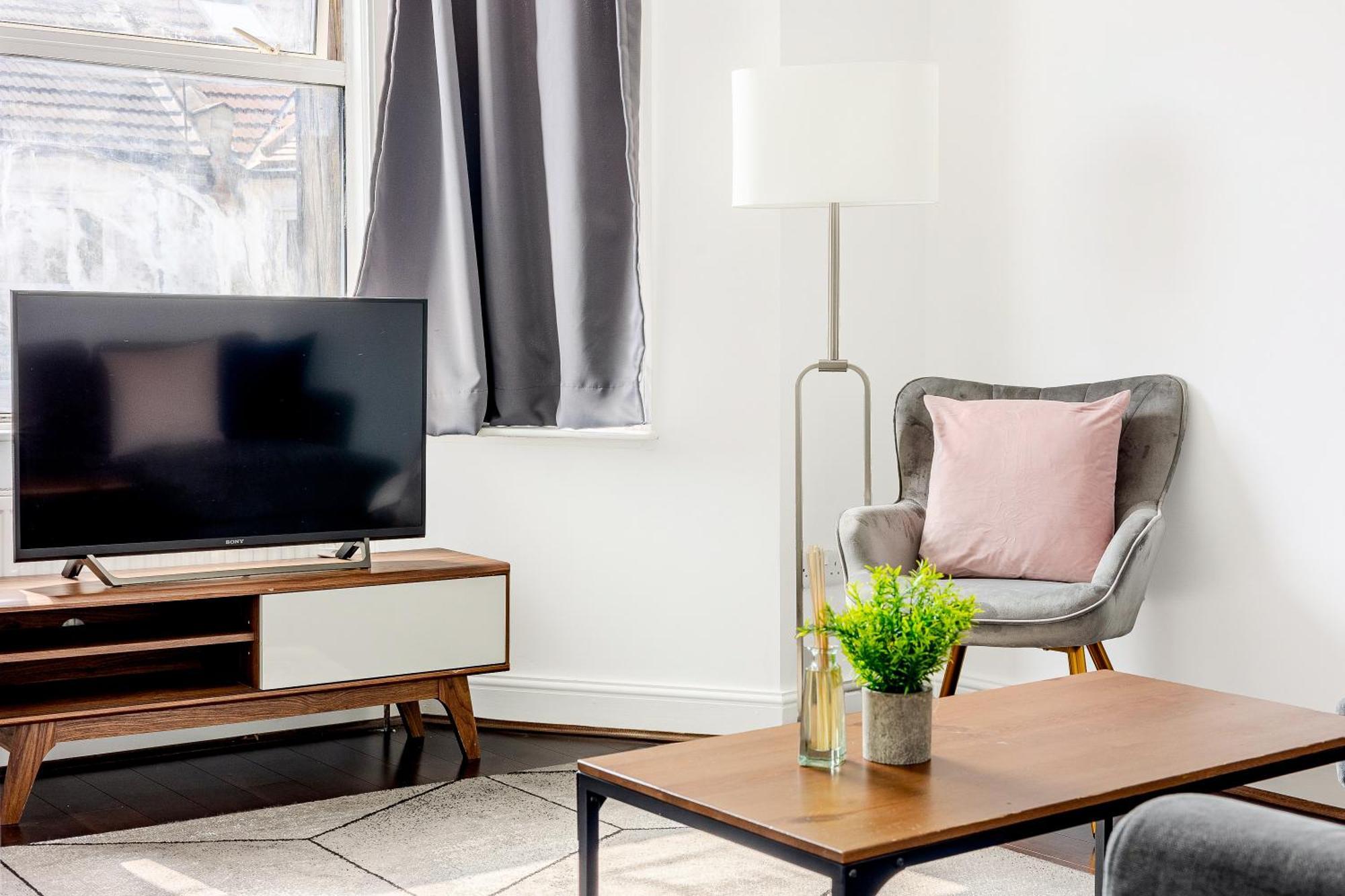 Bright 2Br Flat, Forest Gate, East Лондон Екстериор снимка