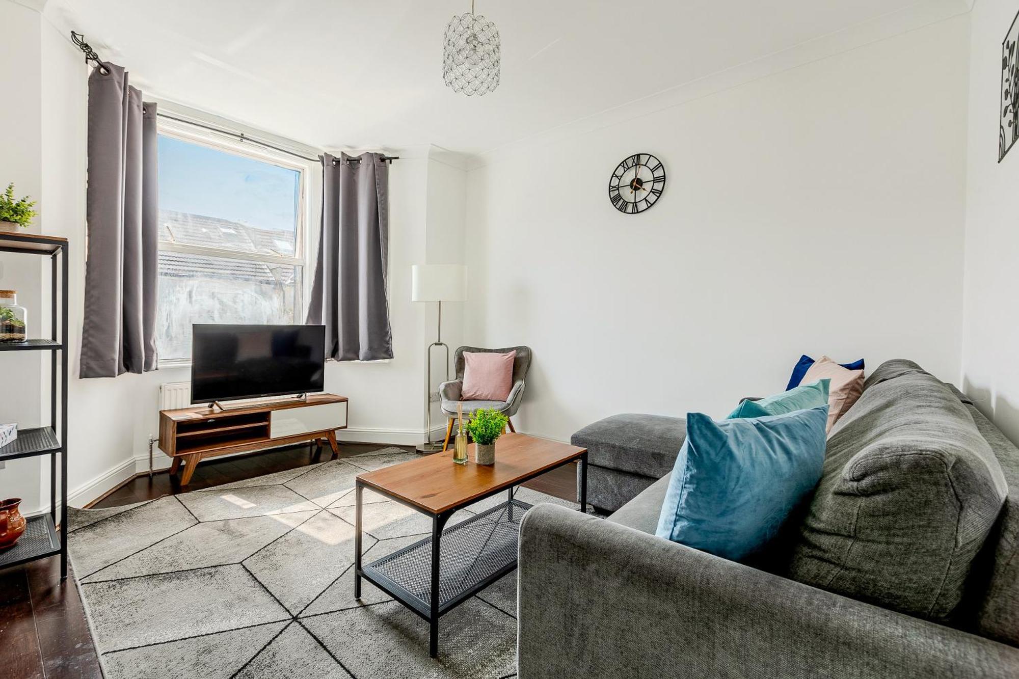 Bright 2Br Flat, Forest Gate, East Лондон Екстериор снимка