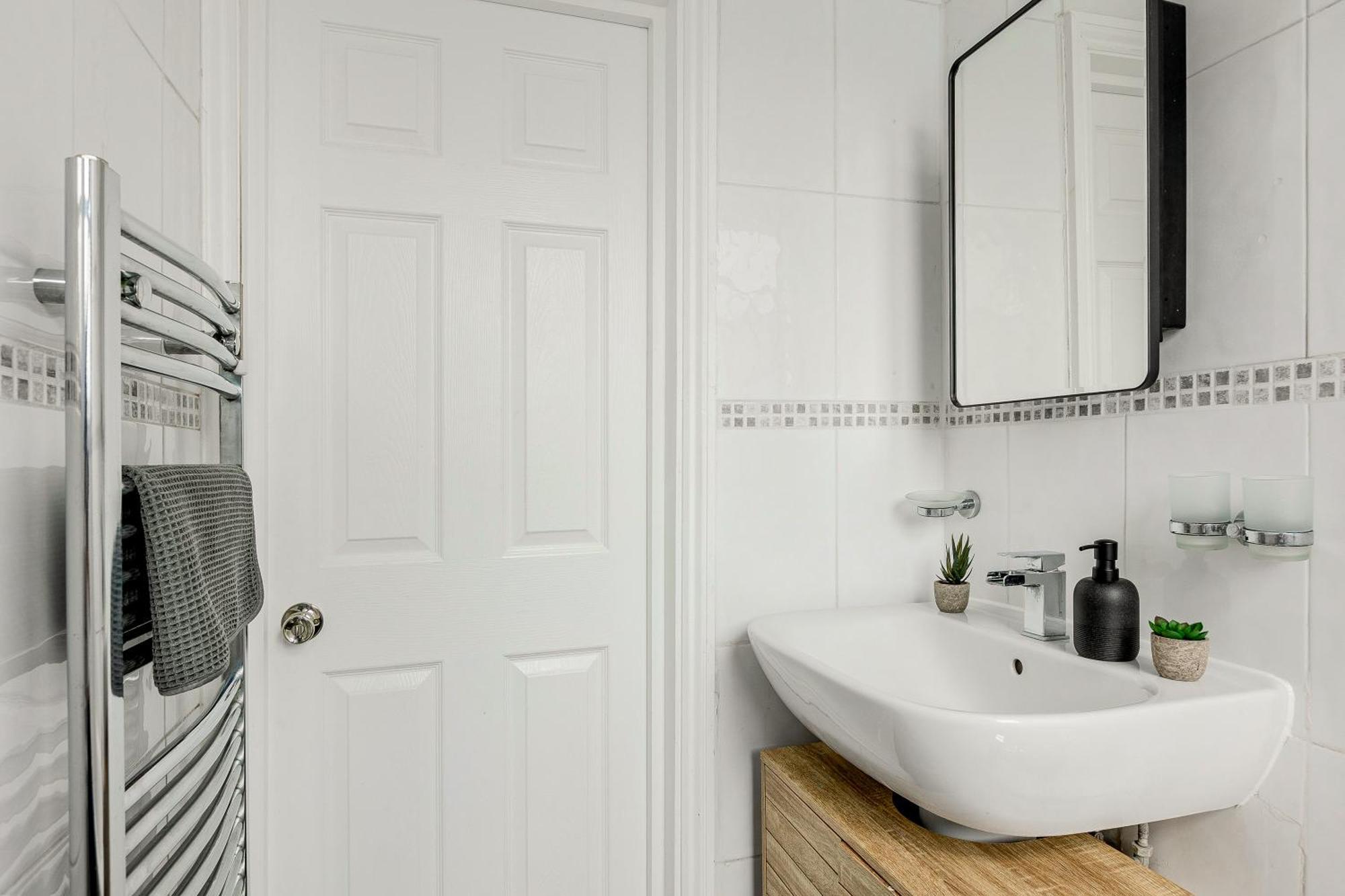 Bright 2Br Flat, Forest Gate, East Лондон Екстериор снимка